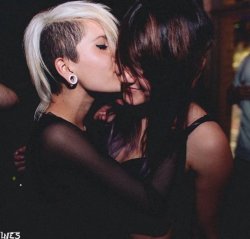 lipsticklesbians.tumblr.com post 18111019404