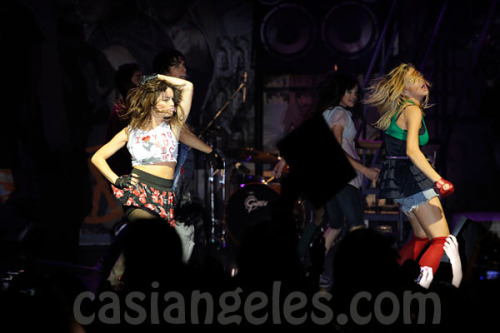 salvame-del-hastio:  Por lo ultimo Gran Rex de los Casi Angeles !