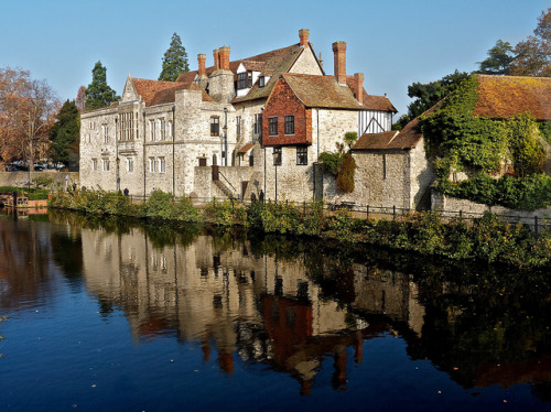 (via Archbishop&rsquo;s Palace, Maidstone, by the Medway | Flickr - Photo Sharing!)Maidstone, Kent, 