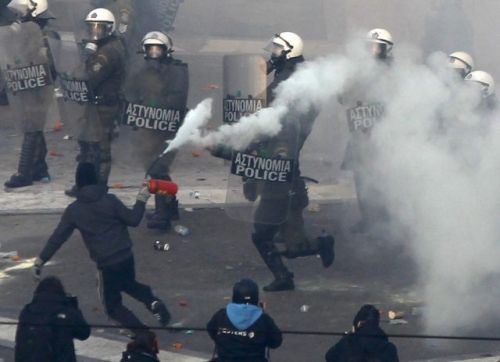 socialrupture:Anti-austerity protesters fight police, torch buildings — Athens, GreeceGreek po