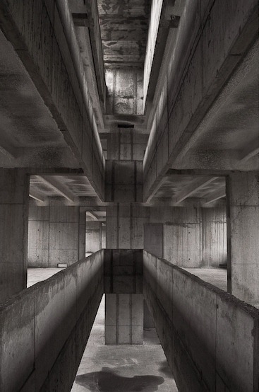 fiore-rosso:  ,universitat de lleida (under-construction) - alvaro siza 