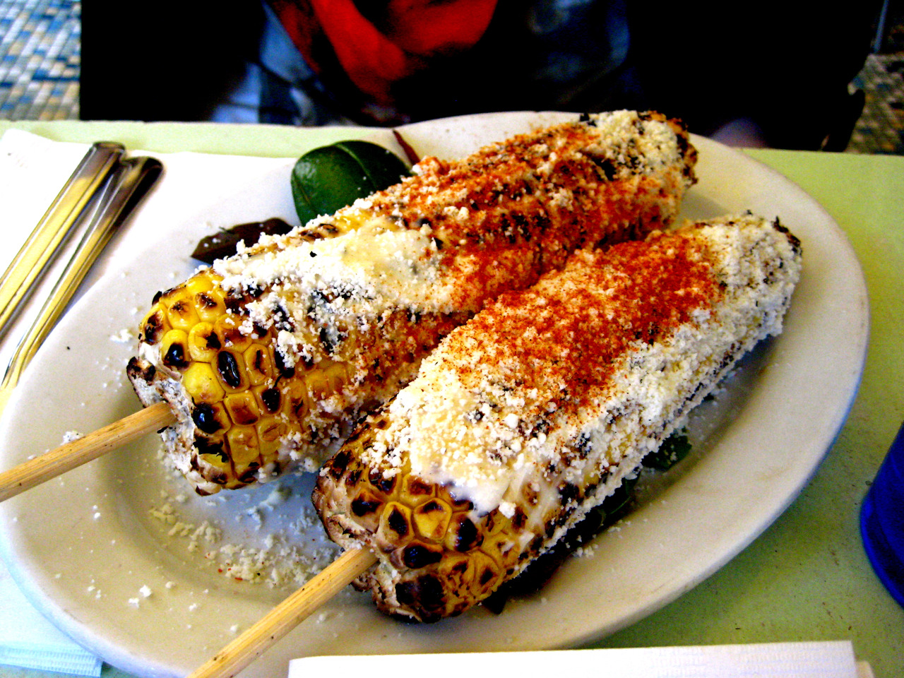 mexicanfoodporn — Elote asado con mayonesa, queso, limon, chile...