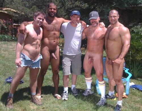 fhabhotdamncobs:  fuckyeahromanwright:  Roman & his hot, hairy pals  ♂♂