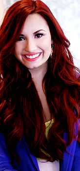 diegodynyz:  Demi lovato, não importa a cor do cabelo, você vai ser linda de qualquer jeito. 