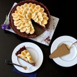 fuckyeahdeliciousfood:  Nutella, Double Chocolate &amp; Banana Tart  