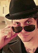  9 favorite pictures:» Synyster Gates in his fedoras requested by: kidsyn 