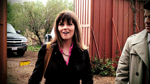 holdingontoyoufordearlife:  Look at her being all precious and adorable fangirling