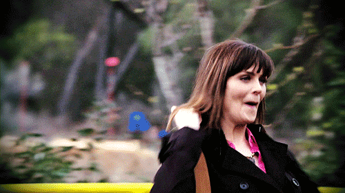 holdingontoyoufordearlife:  Look at her being all precious and adorable fangirling