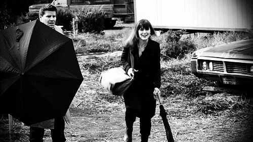 holdingontoyoufordearlife:  Look at her being all precious and adorable fangirling
