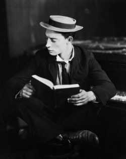 cogumelomagicko:  Buster Keaton   Ooo, Buster