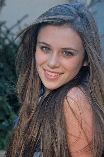  Continua com esse sorriso lindo no rosto, princesa. Você é muito, muito forte,