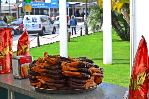 sweepmeoffmyfeet:  Churros con chocolate. Yum! 