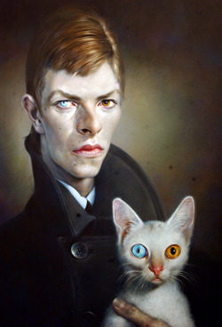 creepysheepstudio:  for-redheads:  David Bowie and cat by Sebastian Kruger  I want this. 