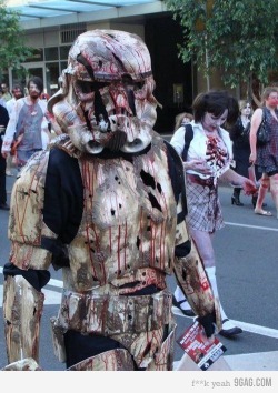 zenki-swag:  Best Zombie Costume Ever. 