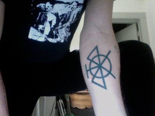 chaosgarden: havesexwithghosts:Tattoo of “build better human beings” sigil.I need to get a tattoo of