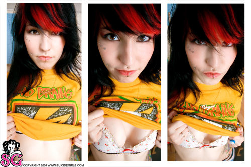 blood-splatter:   Janedoe Suicide  Unf holy shit  she is #1 on my list of girls i would fuck.