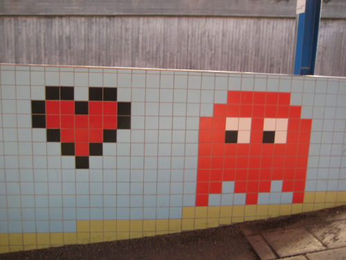 it8bit:  Happy Valentine’s Day retro folk! photo by moonbabymandi 