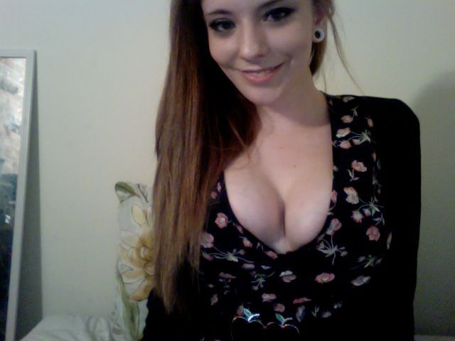 fivesuns:  hysteriad:  got some boyfriends in trouble for staring at my tits today.
