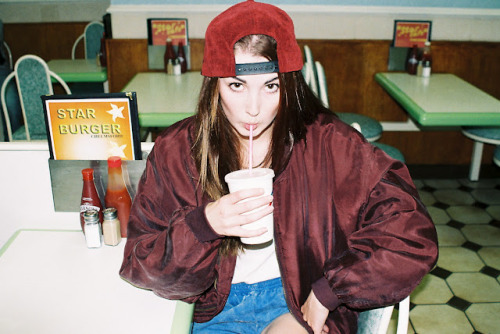 jessijaejoplin:  http://thefabulousstains.blogspot.com/2012/02/starburger.html 