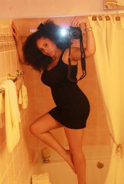 Curvy Amateur Singer.[Follow For Loads More Like This] - Certified #Killerkurves