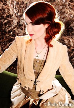 thenoblehare:  Felicia Day Clockwork Couture  