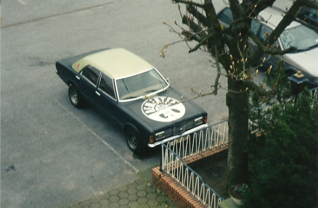 slappingsuspenders:  Demented car 