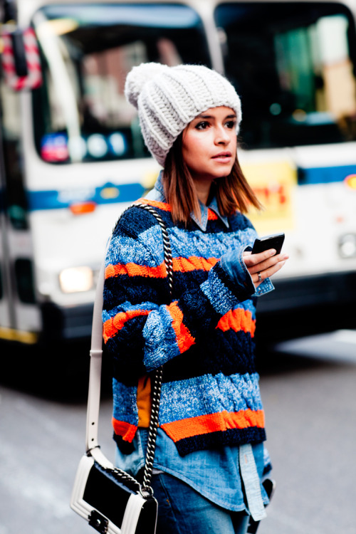 lux-e:  sum-mar:  HER OUTFIT :/  I see this style bug all over tumbllah 
