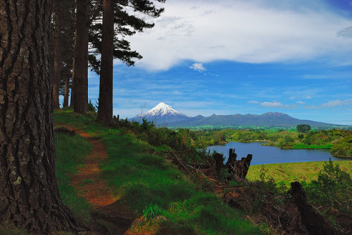 by Alex Cowley on Flickr. A view from the ridge walk at Lake Mangamahoe, Taranaki, New Zealand.