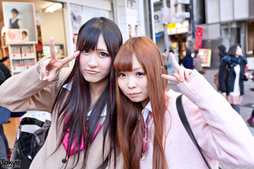 Fun Japanese schoolgirls in Shibuya with loose socks.