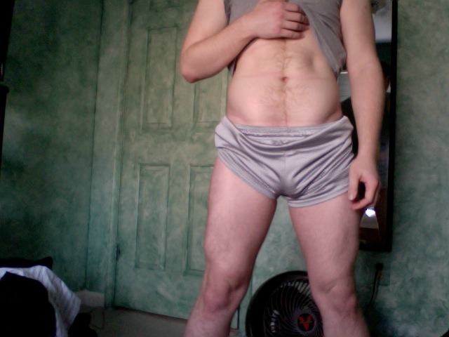 guyswithhotlegs:  gingahhh:  for guyswithhotlegs  So. Hot. Thank you!!