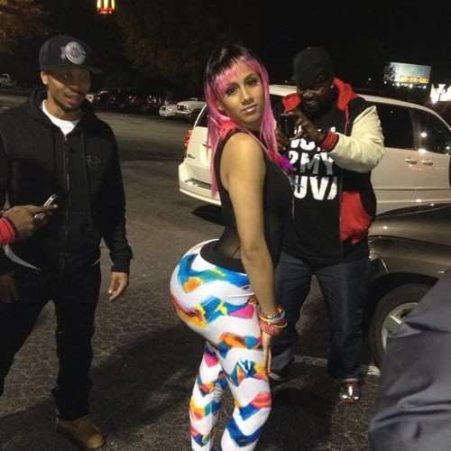 imapervert:  lacquerandcandy:  visionarysgold:  Mistah FAB in the background taking