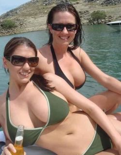 seemyboobs:  Hookup with a busty girl in