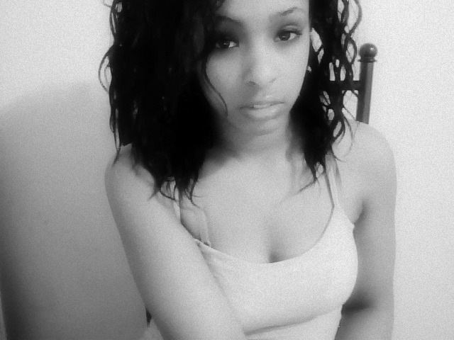 hellyeahprettygirlss:  http://devouur.tumblr.com :) Love all you followers!  