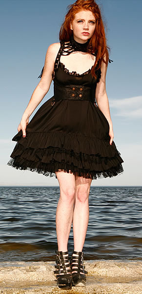 gothicfashionfinds:  step back in time dress 贗 http://www.infectiousthreads.com/big_ls_step11_dress.htm 