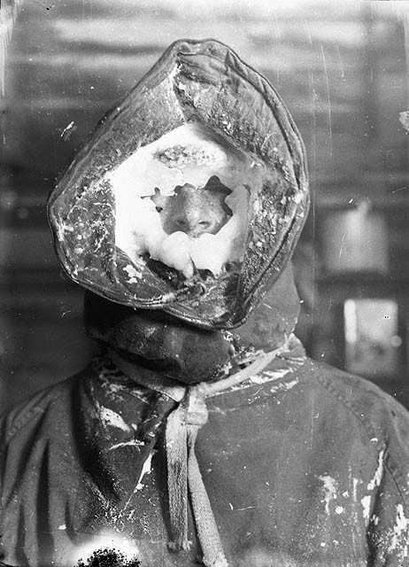 thegirlisbad:Ice mask, C.T. Madigan, between 1911-1914  photograph by Frank Hurley