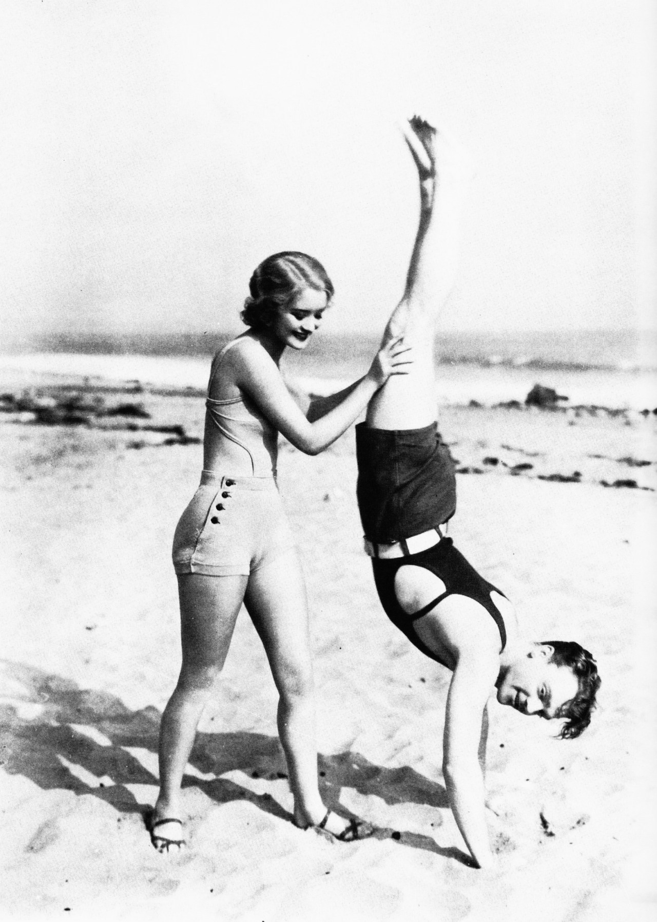 jamescagneylove:  James Cagney receives assistance from an unknown starlet while
