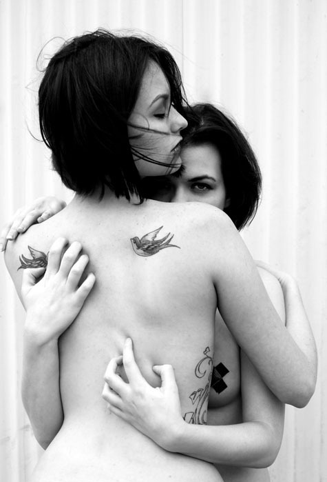 lipsticklesbians.tumblr.com/post/19335931975/