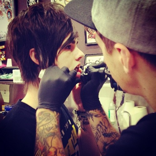 ge0rge-william: this got a lot of notes haha probs cos ahren stringer is tattooing my lip WHAT?