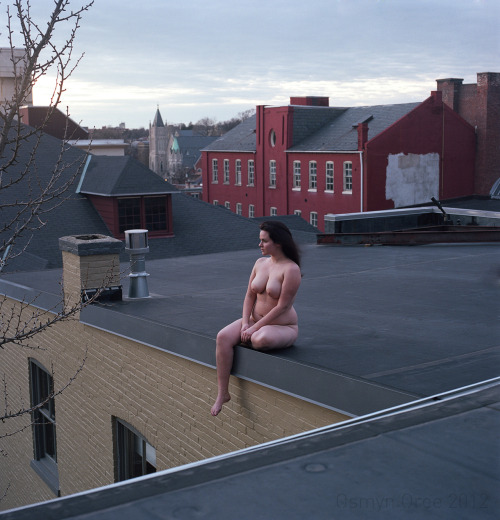 gods-and-goddesses-of-the-forest: Rooftop goddess!