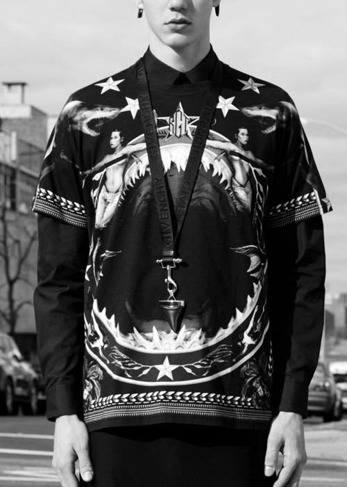 abelabundezjr:  GIVENCHY  I love Givenchy&rsquo;s bizarre wild animal prints!