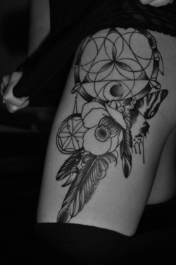 fuckyeahtattoos:  My sweet dreamcatcher, done by the lovely Archibaldt at Dragon Tattoo in Eindhoven.For my other tats, go to http://keeptherainaway.tumblr.com/