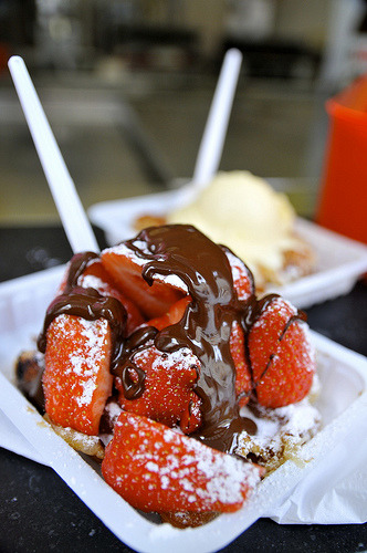 thenommables:  Strawberry Belgian waffles (by chocci-s) 