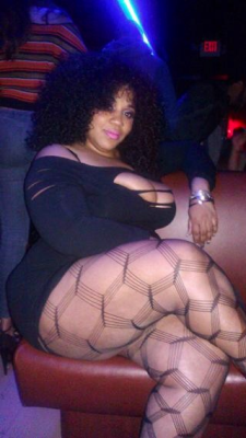 gurillaboythamane:  luvtittyandbbws:  Thick um!!  sexy sexy sexy I&rsquo;d beat, titties about to jump out!