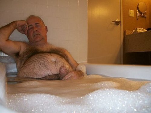 silverbadbear:Gorgeous daddy