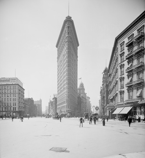 sugarmeows:The Flatiron Building (c.1902–10)
