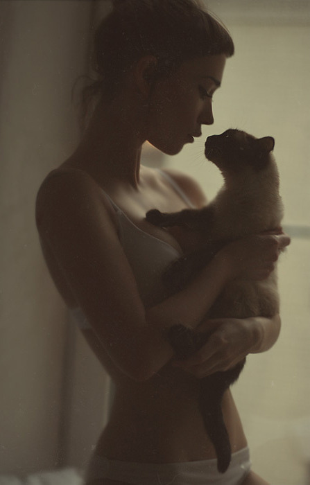 AHB:Cute Girl with a Cat!(via asianhotbeauties)