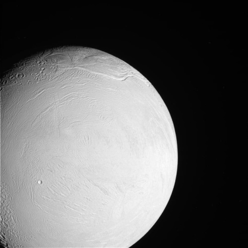 the-star-stuff: Sexiest Images From Saturn #1. On the night side of Saturn, the planet casts a 