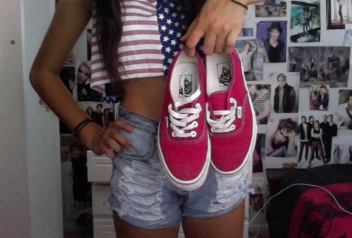 unicorn-wearing-vans:  ACTIVE HIPSTER BLOG WHO ALWAYS FOLLOWS BACK,HELP YOU WITH NOTES, VOTES FOR YO