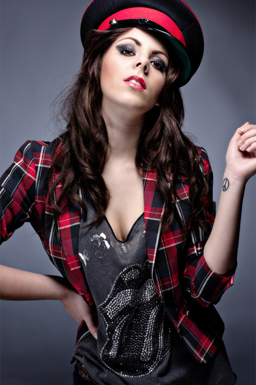 make-her-famous:  Zoe Sutherland 