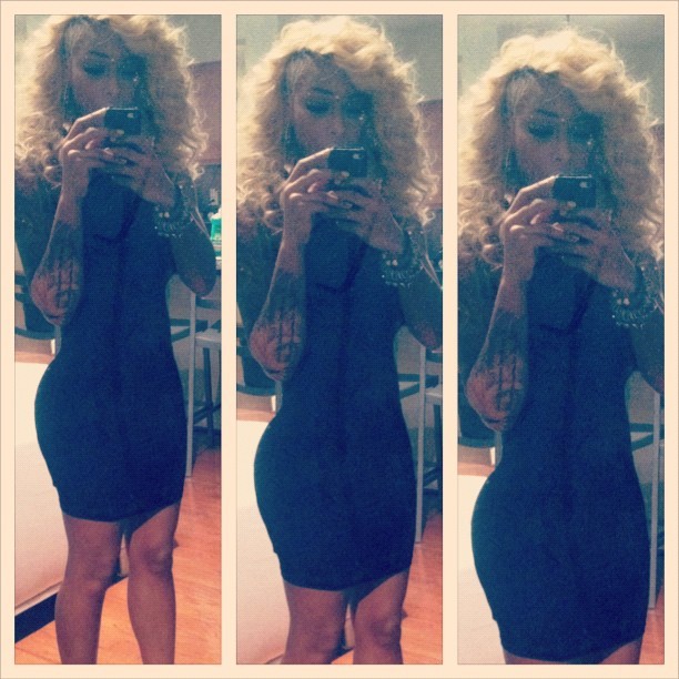 lustlovepain:  Simple black dress 